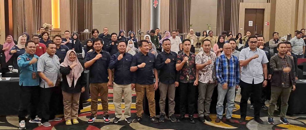 Bawaslu Kota Gorontalo hadiri rapat kerja penyusunan daftar pemilih hasil pemutakhiran serta pembersihan data ganda internal Kota Gorontalo yang diselenggarakan oleh KPU Kota Gorontalo bertempat di Hotel Aston Kota Gorontalo (23/7/2024)
