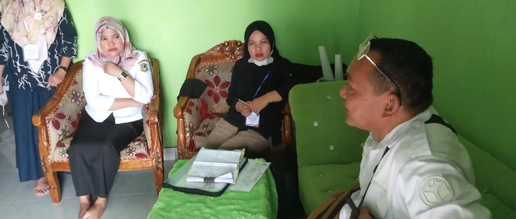 Anggota Bawaslu Kota Gorontalo Erman Katili saat melakukan monitoring Pengawasan Verfak pada Rabu (3/7/2024