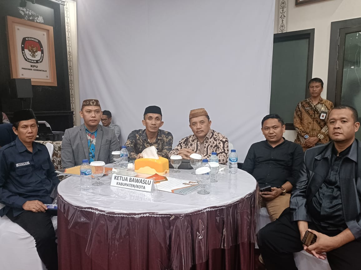 KETUA BAWASLU KOTA GORONTALO HADIRI RAPAT FORKOPIMDA DIPERLUAS