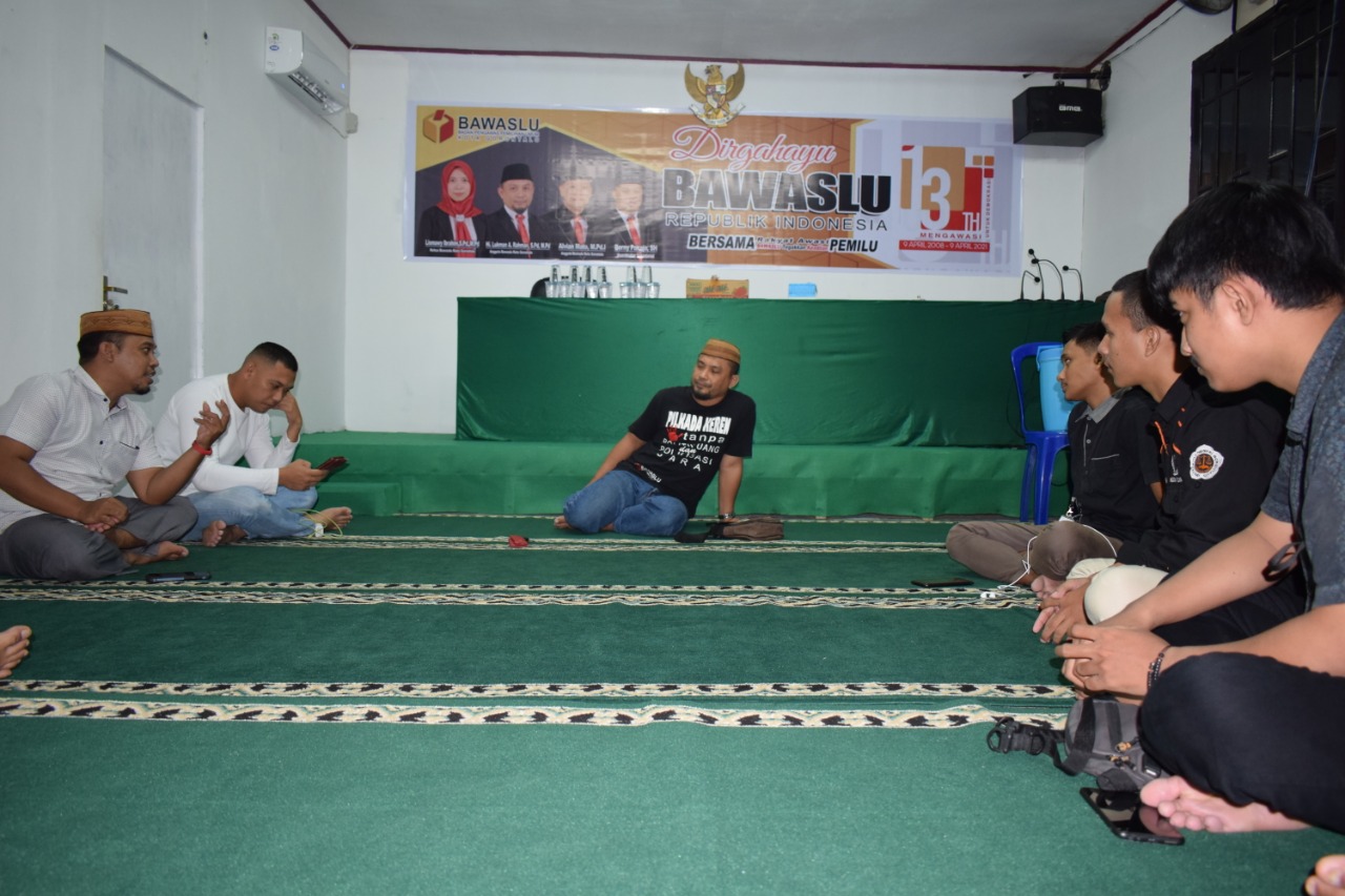 NGABUBURIT BAWASLU KOTA GORONTALO DENGAN DISKUSI BERTEMAKAN “ POLITIK DALAM PANDANGAN ISLAM”