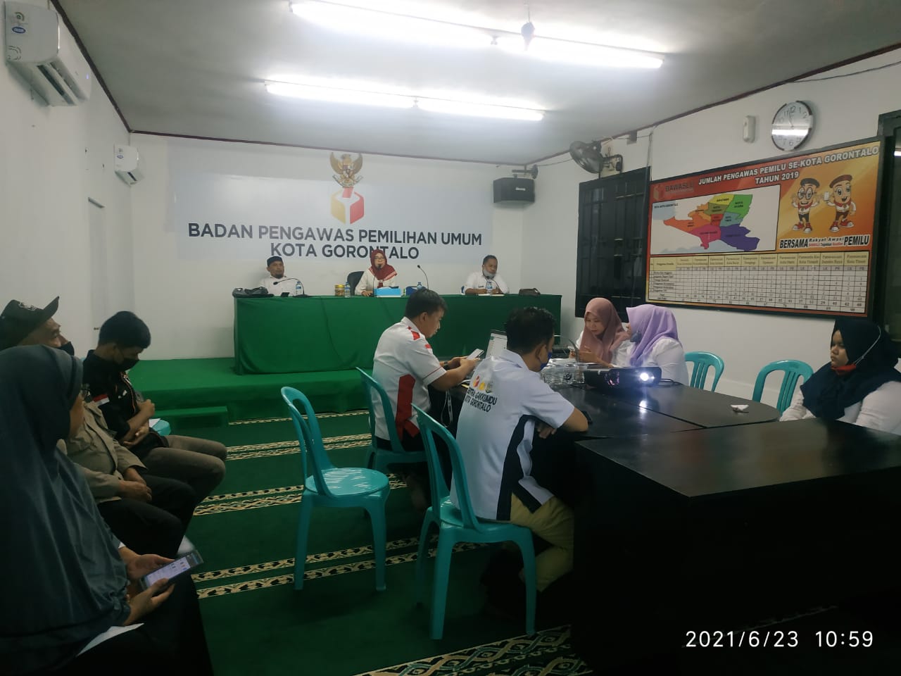 BERNY TEGASKAN  MASALAH DISIPLIN KERJA KEPADA PEGAWAINYA