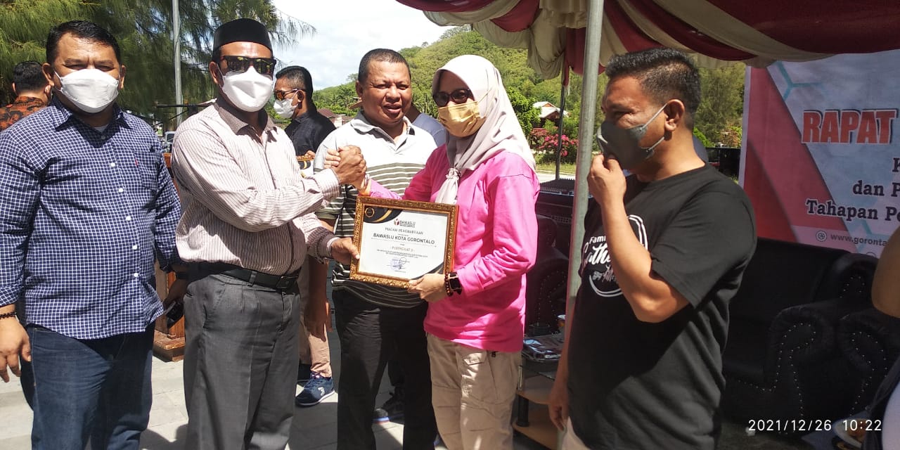 BAWASLU KOTA GORONTALO RAIH PERINGKAT 3 DALAM PENILAIAN KEHUMASAN