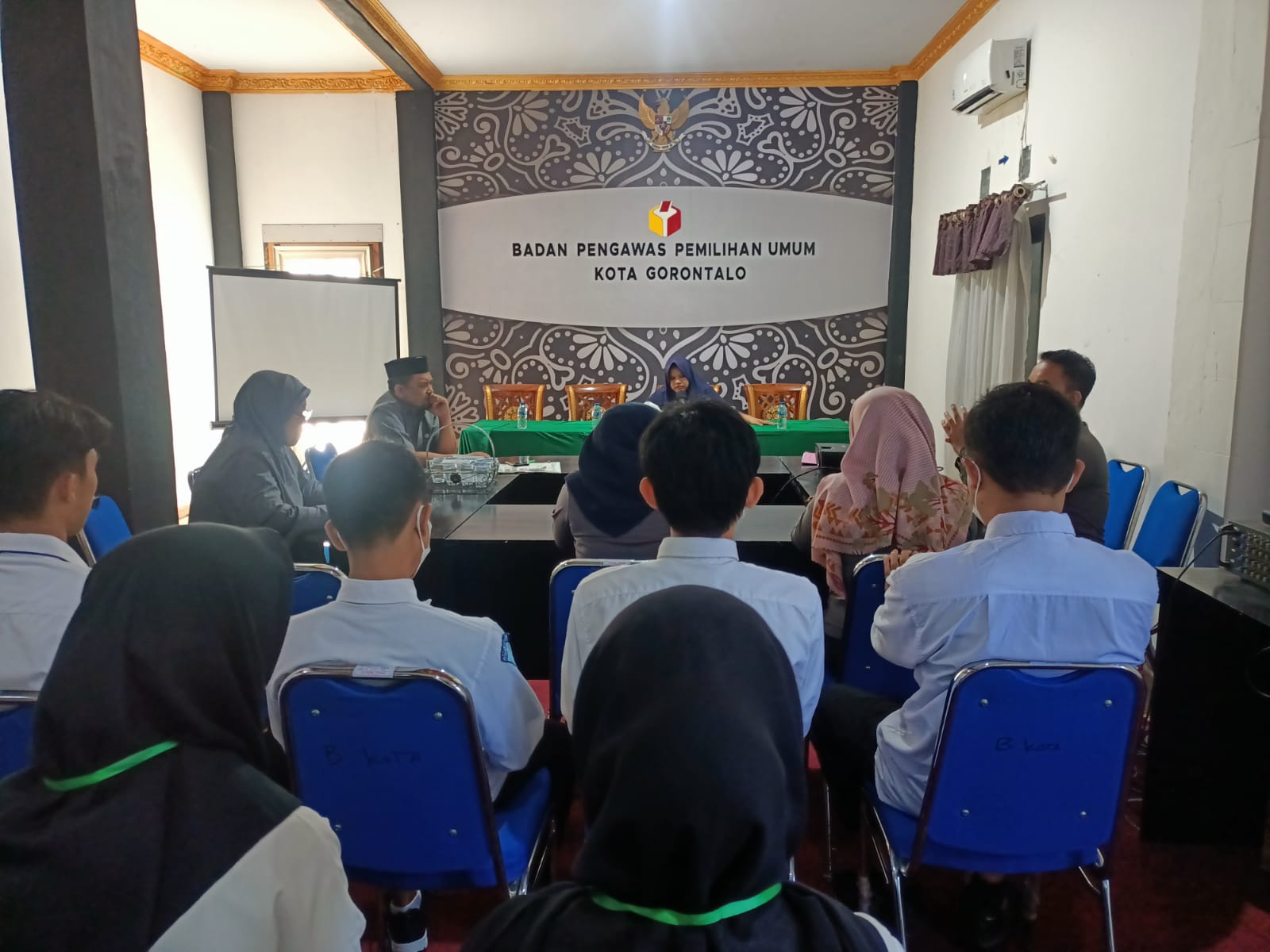 Briefing Pagi Bawaslu Kota Gorontalo Dengan Tema Kerjasama""