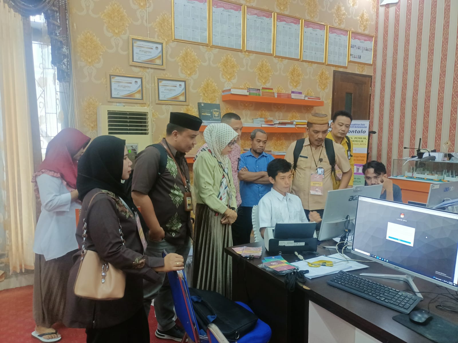 Tinjau Proses Verifikasi Administrasi Keanggotaan Partai Politik, Tim Fasilitasi Pengawasan Bawaslu Kota Gorontalo Datangi KPU Kota Gorontalo