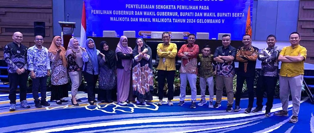 Foto bersama Bawaslu Provinsi Gorontalo dan Bawaslu Kabupaten/Kota se-Provinsi Gorontalo saat mengikuti Rakernis Penyelesaian Sengketa Gelombang V bertempat di Makassar pada Jumat (9/8/2024