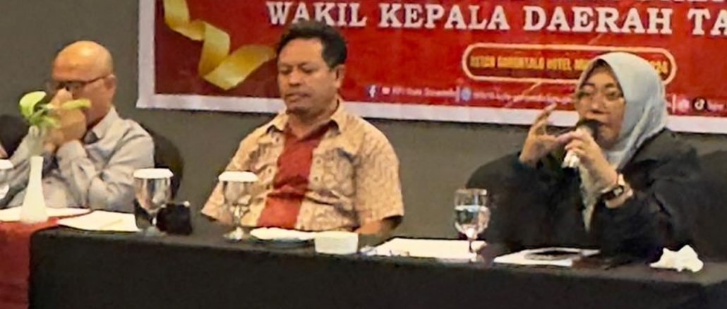 Anggota Bawaslu kota Gorontalo Herlina Antu saat menghadiri rapat evaluasi progres pelaksanaan coklit data pemilih minggu pertama pada penyelenggaraan Pemilihan kepala daerah dan wakil kepala daerah Tahun 2024 bertempat di Hotel Aston Kota Gorontalo pada Minggu (7/7/2024)