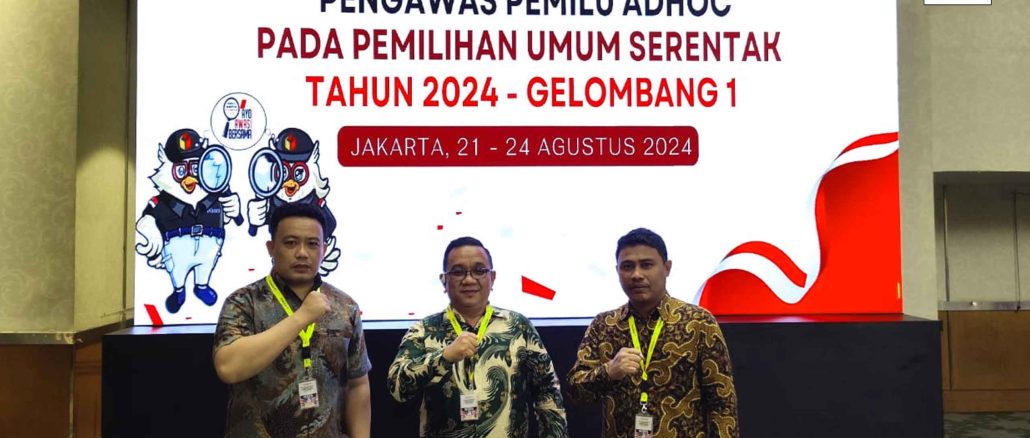 Ketua Bawaslu kota Gorontalo Sukrin Saleh Taib didampingi staf Bobby Saipy dan Rofiudin Jr Tilome Hadiri rapat integrasi serta validasi data pengawas ad hoc pada Pemilihan Umum serentak 2024. bertempat di Hotel Grand Sahid Jaya, 21 Agustus 2024.