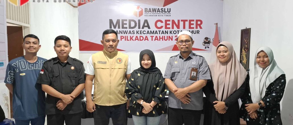 Monitoring tim fasilitasi pengawasan Bawaslu Kota Gorontalo di Kantor Panwas Kecamatan Kota Timur, Senin (12/8/2024)