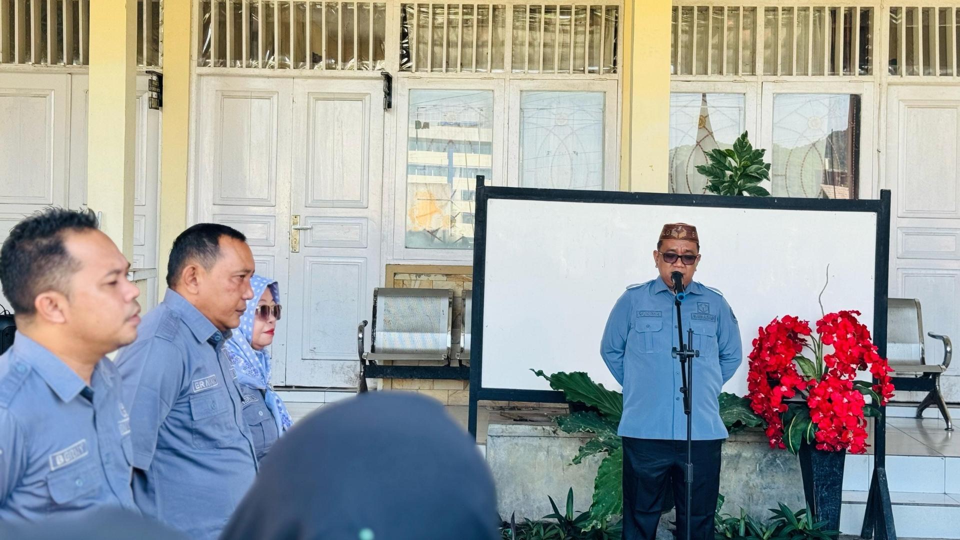 Pelaksanaan apel di lingkungan Bawaslu Kota Gorontalo, Selasa (8/4/2025)