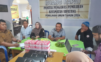 SUPERVISI KE PANWASLU SIPATANA, ERMAN PASTIKAN PENGAWASAN TETAP BERJALAN