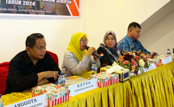Saat Membuka Kegiatan, Herlina Ingatkan 2 hal Kepada Pengawas Ad-Hoc Di Lingkungan Kecamatan Sipatana