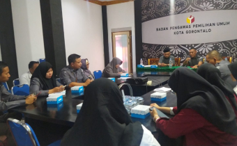 Dalam Rapat Internal, Anggota Bawaslu Kota Gorontalo Tekankan Kembali Mengenai Arsip Lembaga