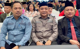 Anggota Bawaslu Kota Gorontalo koordiantor divisi Penanganan Pelanggaran & Penyelesaian Sengketa Erman Katili didampingi Koordinator Sekretariat Berny Pakaja hadiri prosesi pengambilan sumpah janji Anggota DPRD Kota Gorontalo Periode 2024-2029 bertempat di Grand Palace Convention Centre (GPCC) , Senin (12/8/2024).