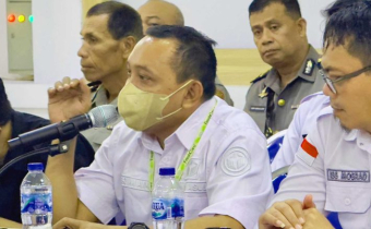 Anggota Bawaslu Kota Gorontalo (Tengah) Erman Katili saat menghadiri rapat koordinasi lintas sekotral dalam rangka persiapan pengamanan Pemilihan Kepala Daerah Kota Gorontalo Tahun 2024 bertempat di Polresta Gorontalo Kota Pada Rabu (21/8/2024)