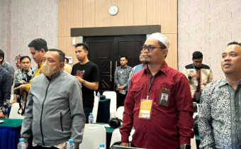 Kota Gorontalo-Plh Ketua Bawaslu Kota Gorontalo Erman Katili, Koordinator Sekretariat Bawaslu Kota Gorontalo Berny Pakaja dan staf Sekretariat Bawaslu Kota Gorontalo ikuti kegiatan pelatihan tata naskah dinas, kearsipan serta Kehumasan di lingkungan Bawaslu Provinsi dan Bawaslu Kabupaten/Kota se-Provinsi Gorontalo bertempat di Grandq Hotel Kota Gorontalo pada (9/8/2024)