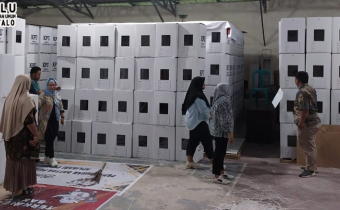 Merujuk Pada Perbawaslu 12 Tahun 2023, Bawaslu Awasi Ketat proses Perakitan Kotak Suara
