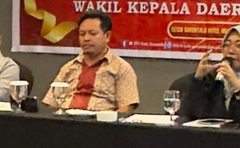 Anggota Bawaslu kota Gorontalo Herlina Antu saat menghadiri rapat evaluasi progres pelaksanaan coklit data pemilih minggu pertama pada penyelenggaraan Pemilihan kepala daerah dan wakil kepala daerah Tahun 2024 bertempat di Hotel Aston Kota Gorontalo pada Minggu (7/7/2024)