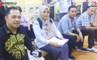koordinator Sekretariat Bawaslu Kota Gorontao Berny Pakaja saat melakukan proses klarifikasi ijazah bapaslon di Jakarta yang dilakukan oleh KPU Kota Gorontalo pada Senin (2/9/2024)