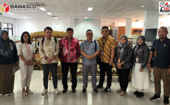 Bawaslu Kota Gorontalo lakukan pengawasan melekat terhadap proses klarifikasi ijazah bakal pasangan calon yang dilakukan oleh KPU kota Gorontalo bertempat di UGM pada Selasa (2/9/2024)