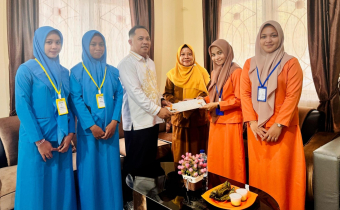 Koordinator Sekretariat Bawaslu Kota Gorontalo resmi melepas Siswa PKL SMK N 1 Gorontalo pada Senin (14/4/2025)